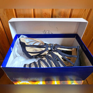 Navy Lifestride Strappy Sandals With Zippers NWT